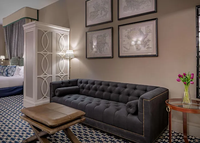 Отель Nh Collection Colon