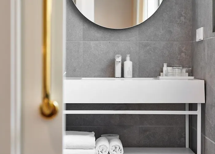 Mate Cosmo - Centre,