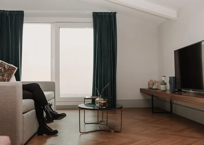 Mate Collection Helen Berger Otel