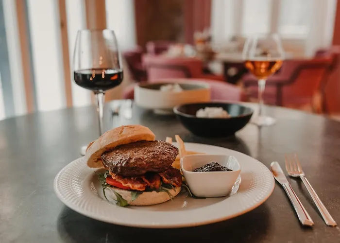 Mate Collection Helen Berger Otel