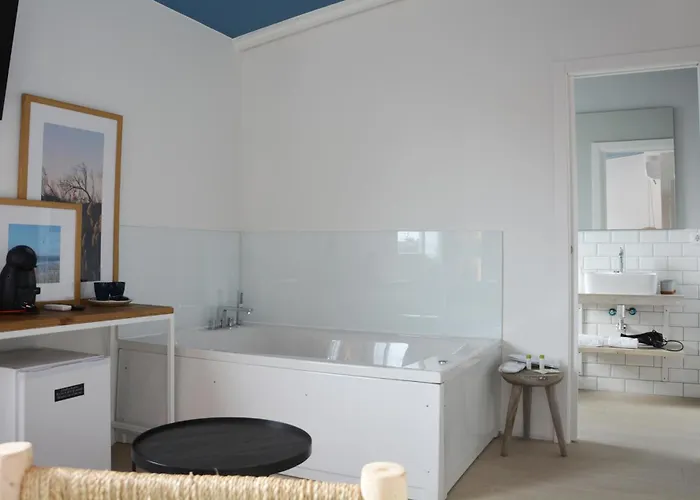 & Co. Saler Boutique