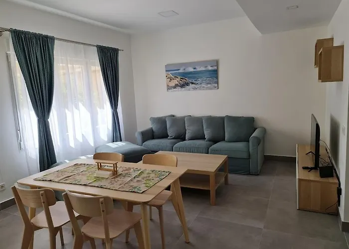 Διαμέρισμα Arenas 1 *