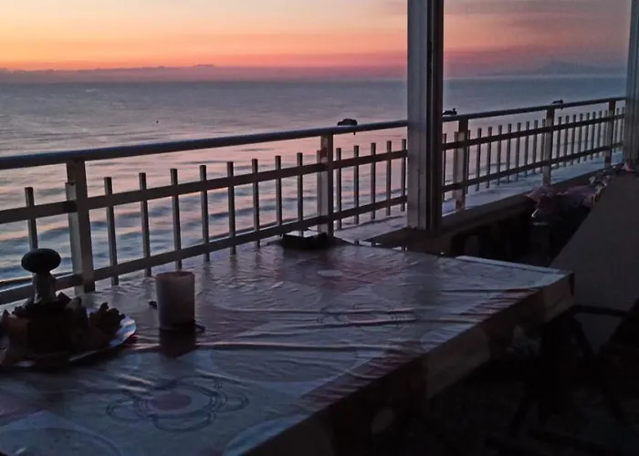 Blue Double Private At Front - En La Playa Piso Compartido Δωμάτια σε οικογενειακή κατοικία *