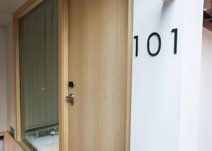 Hotel Mythic Valence