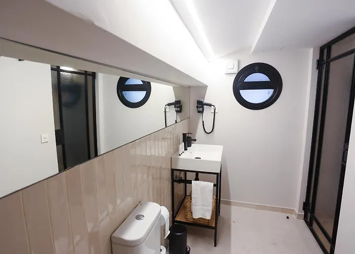 Hotel Mythic Valence