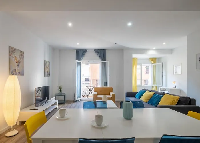 Modern, Stylish With Balcony شقة فالنسيا