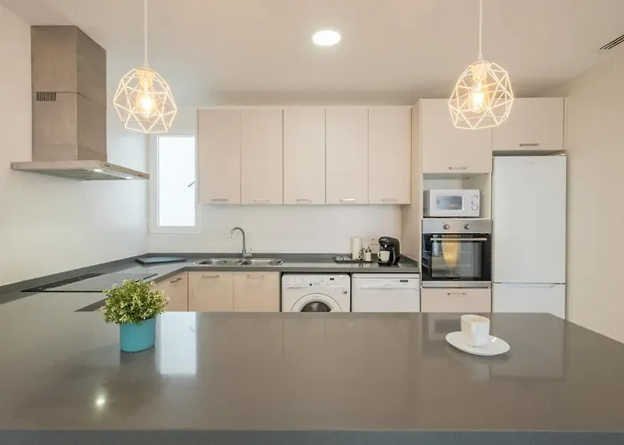 Modern, Stylish With Balcony شقة فالنسيا