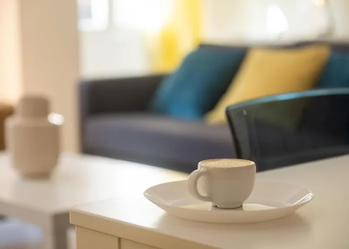 Modern, Stylish With Balcony شقة