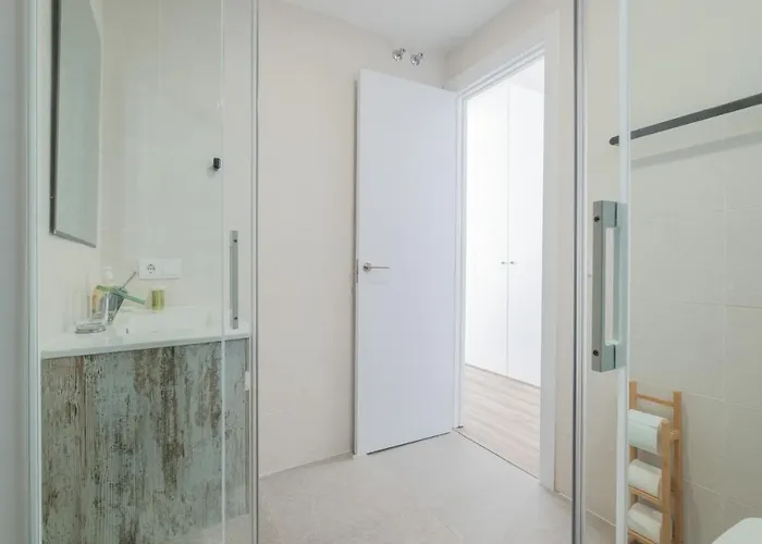 Modern, Stylish With Balcony *