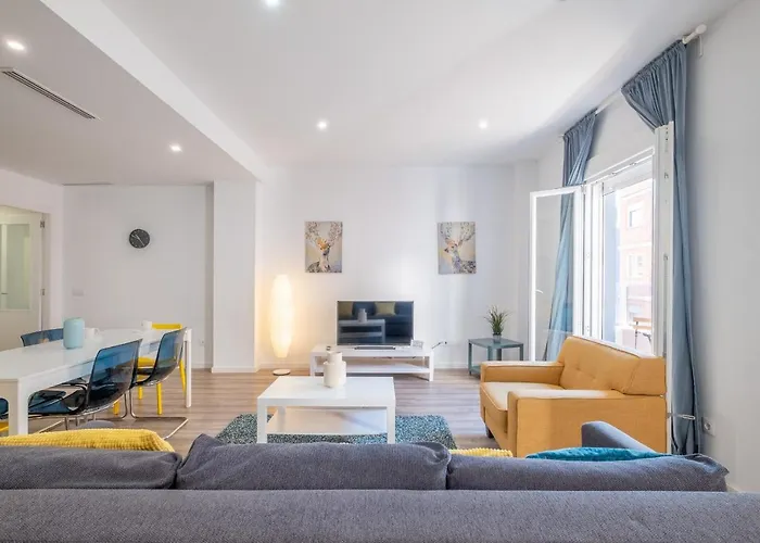 Modern, Stylish With Balcony *