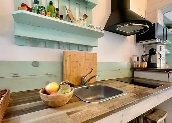 New Cozy Apartment, Wifi 아파트