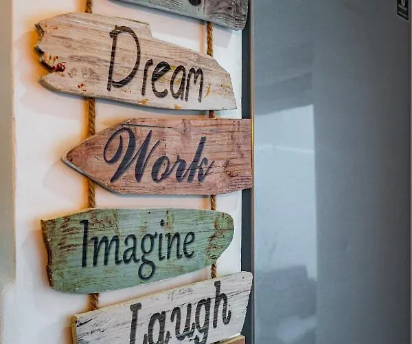 Sunny On Cabanal Beach * Valencia