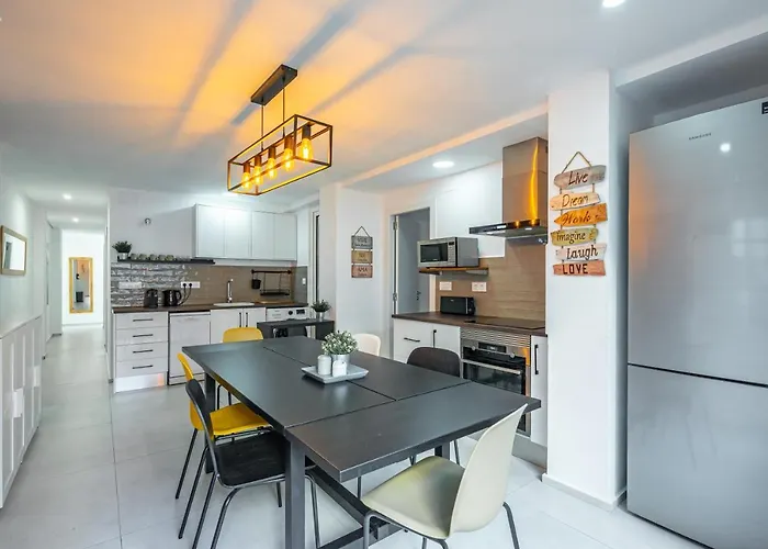 Sunny On Cabanal Beach Apartment