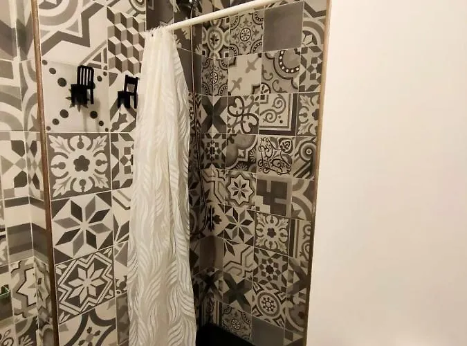 Pequeno Con Mini Piscina - No Climatizada * Βαλένθια