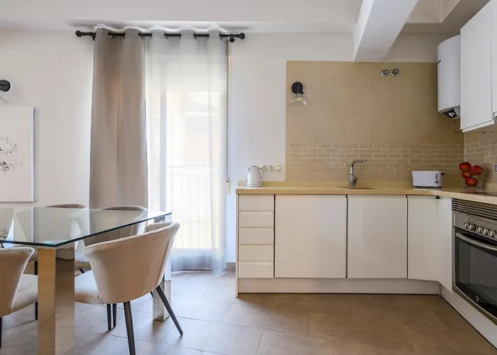 아파트 Md Balmes Market Mid Term