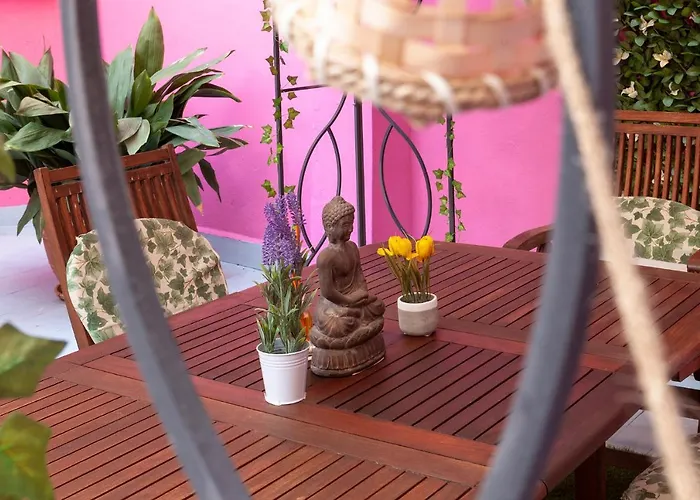 Artsy Large Getaway - 2 Bedroom W Huge Patio - Great For Families And Digital Nomads *