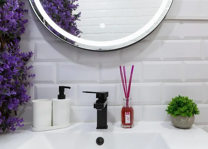 Artsy Large Getaway - 2 Bedroom W Huge Patio - Great For Families And Digital Nomads