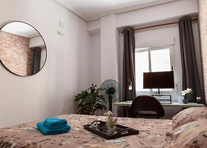 Artsy Large Getaway - 2 Bedroom W Huge Patio - Great For Families And Digital Nomads * Βαλένθια