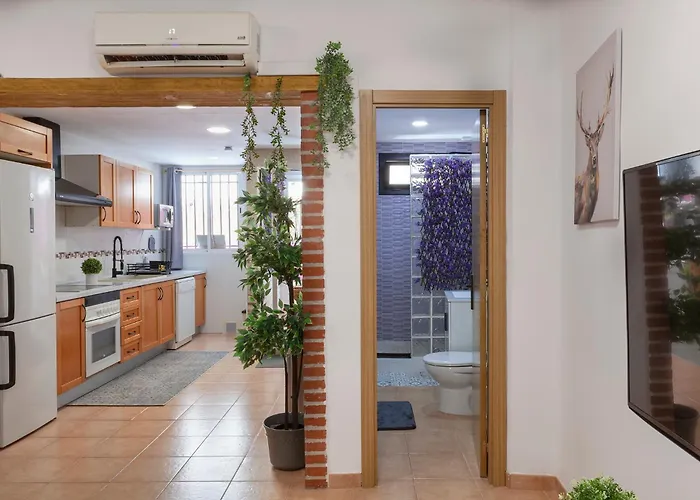 Artsy Large Getaway - 2 Bedroom W Huge Patio - Great For Families And Digital Nomads *