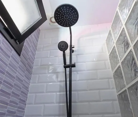 Artsy Large Getaway - 2 Bedroom W Huge Patio - Great For Families And Digital Nomads Βαλένθια