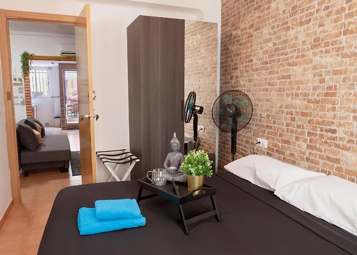 Artsy Large Getaway - 2 Bedroom W Huge Patio - Great For Families And Digital Nomads Βαλένθια