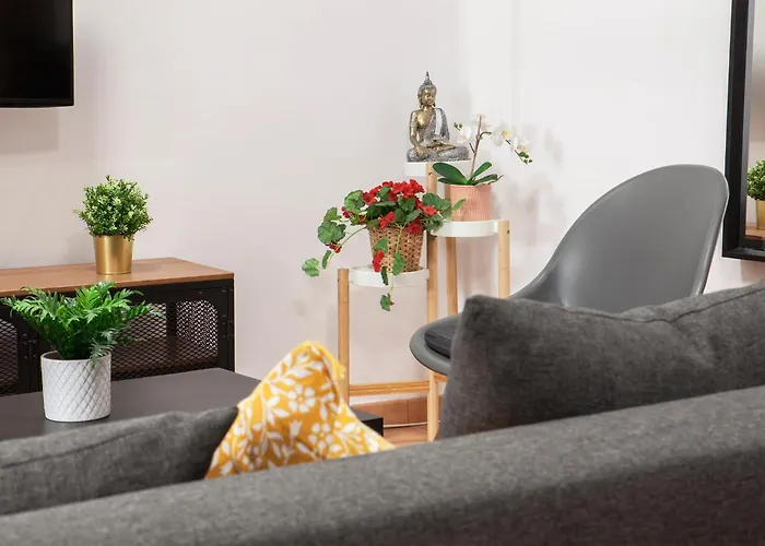 Artsy Large Getaway - 2 Bedroom W Huge Patio - Great For Families And Digital Nomads * Βαλένθια