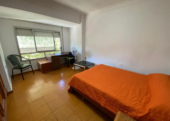 Piso Jovenes Familia Cerca Playa Y Centro . Blasco Ibanez A * Valence