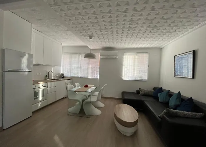 Apartment Modernized 3-bedroom Flat 500m To The