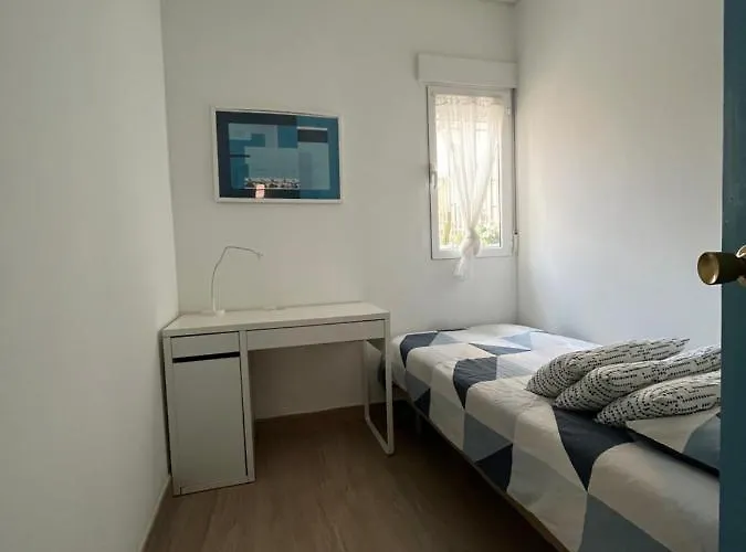 Apartment Modernized 3-bedroom Flat 500m To The Valencia