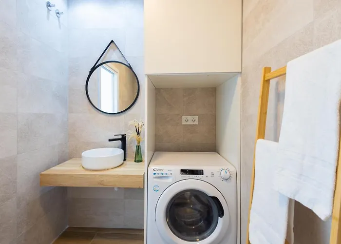 Florit Flats - The Port Avenue