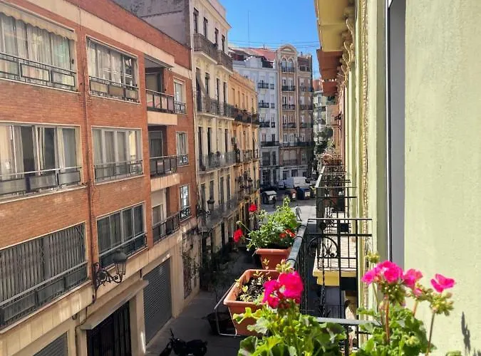 Privada En Piso Compartido Δωμάτια σε οικογενειακή κατοικία Βαλένθια