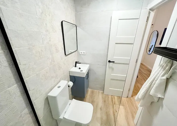 Cerca De La Playa De Malvarrosa By Alterhome