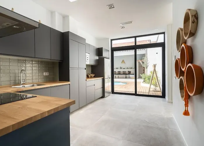 Maison Avec Piscine A *