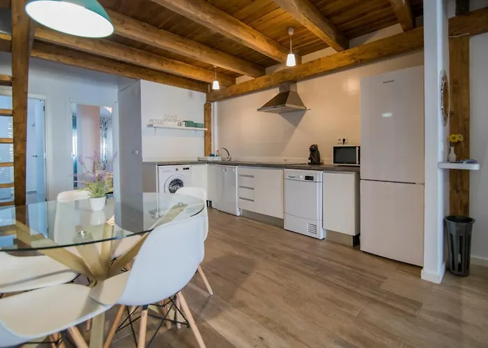 아파트 Cozy Duplex 1 Step To City Center Selfcheckin!