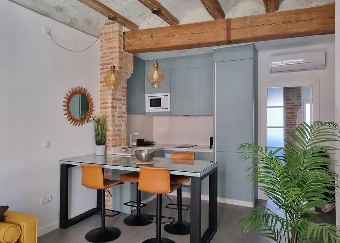 Centrica Y Encantadora Vivienda. * Valencia