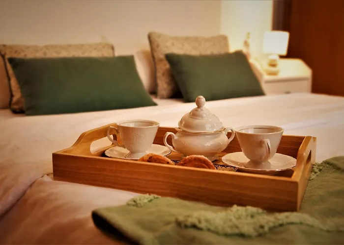 Penthouse Duplex In A 4 Floors Spanish House -8 Min To Center By Metro דירה