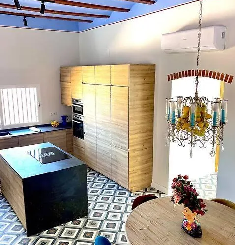 Casa Mediterranea- Les Mil I Nits بيت للعطل *