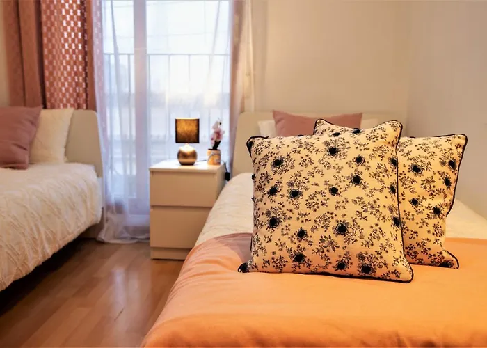 Penthouse Duplex In A 4 Floors Spanish House -8 Min To Center By Metro 아파트 *