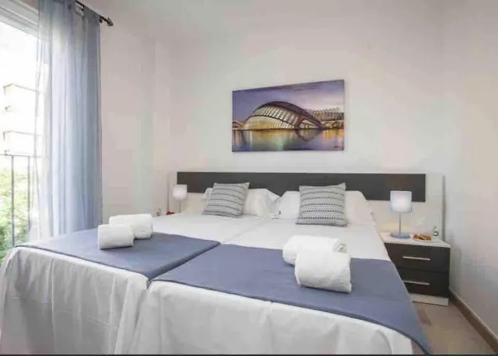 아파트 Cozy Flat Near Torres De Serrano Modalidad 11 Noches Minimo O Mas 발렌시아