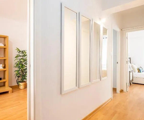 Precioso Piso Moderno: Terraza, A/c, Netflix, Wifi * Valencia