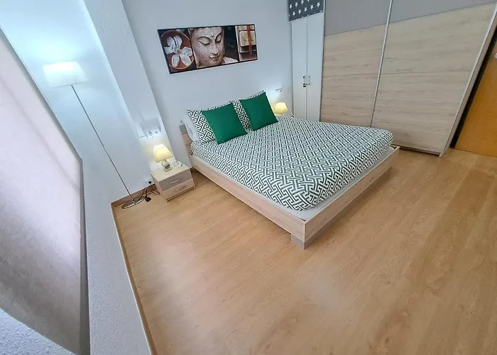 Centrico En Proximo Parada De Metro Angel Guimera Valencia