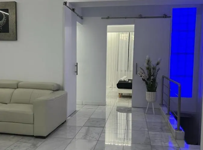 Deluxe House بيت للعطل *