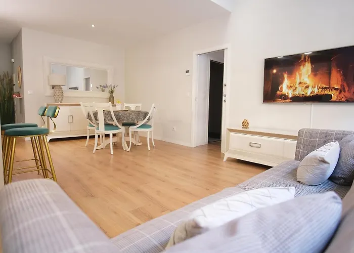 Διαμέρισμα Lujoso Hogar Cerca Del Casco Antiguo De La Ciudad *