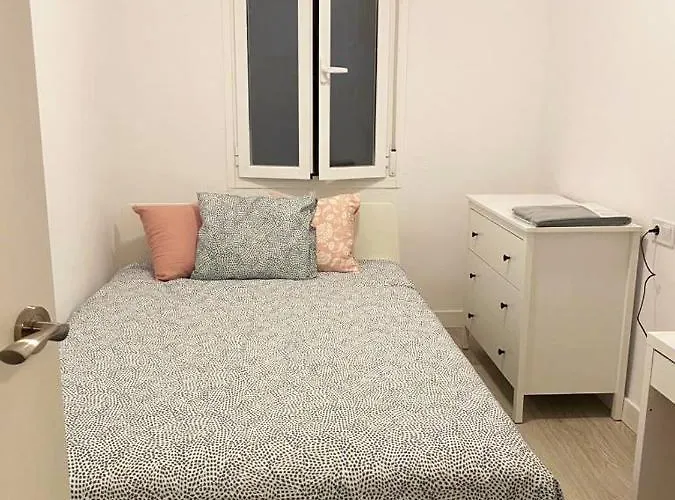 Malvarrosa Private In Shared Homestay szállás