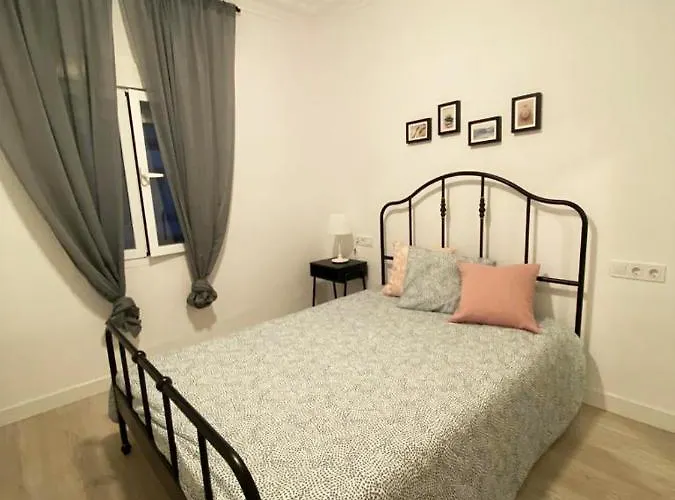 Malvarrosa Private In Shared Δωμάτια σε οικογενειακή κατοικία