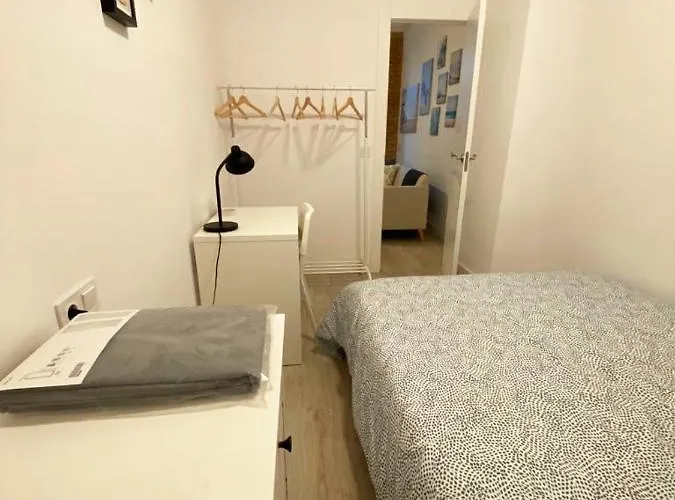 Malvarrosa Private In Shared Δωμάτια σε οικογενειακή κατοικία Βαλένθια