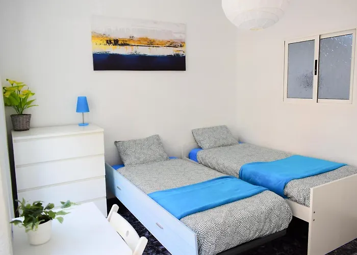 Bright Apt With Balcony Between Beach & Center 6P شقة فالنسيا