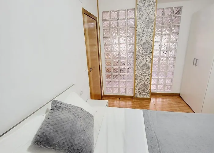 Apartment Pintor 31 *