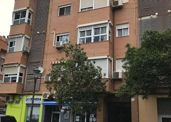 Comodo Y Espacioso Con Parking 아파트