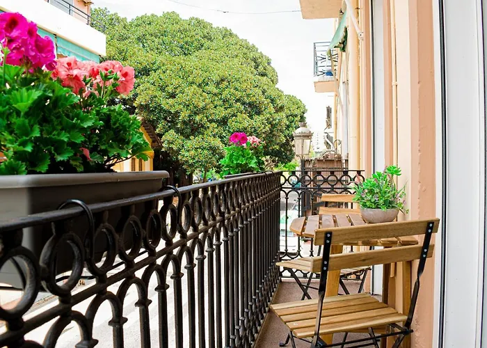 Bright Apt With Balcony Between Beach & Center 6P شقة فالنسيا